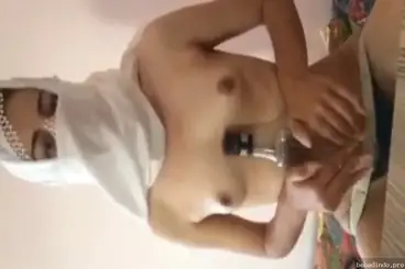 Cewek sadis coli pake botol minuman